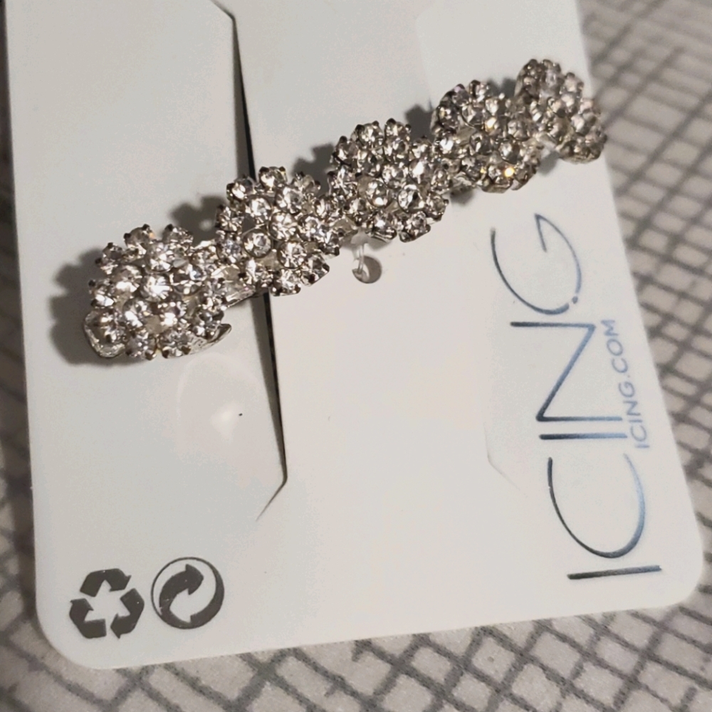 ICING | Barrette